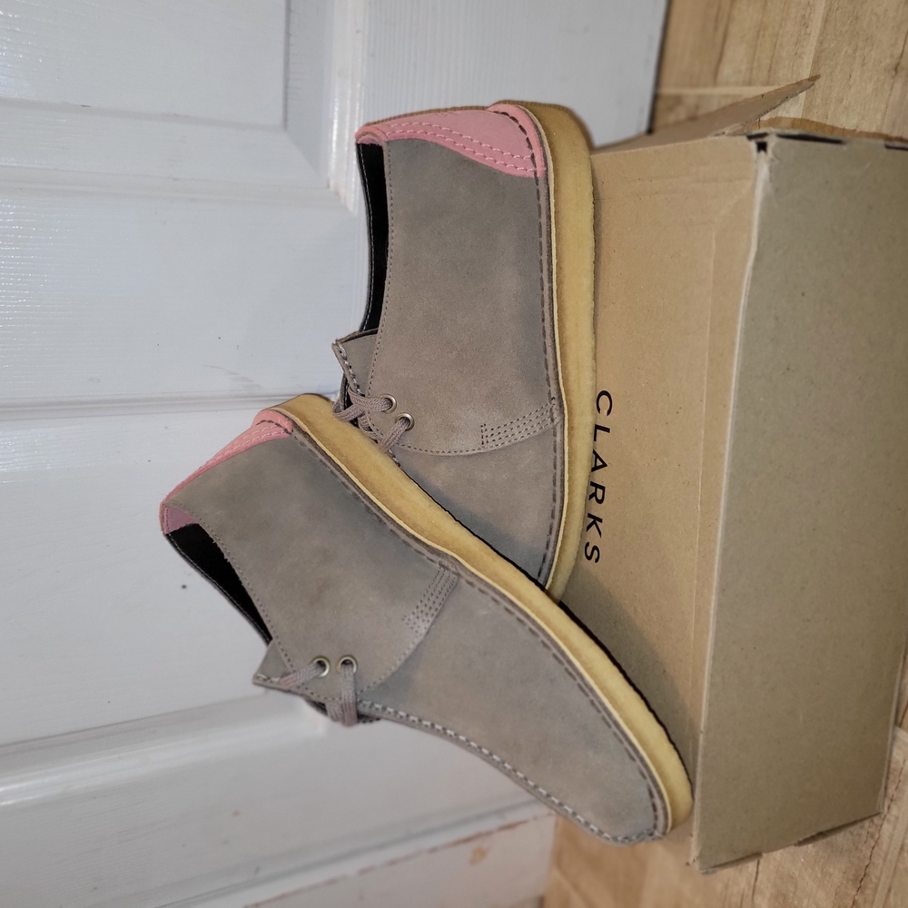 Clarks Men's Shoes in Gray and Pink